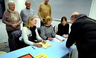 Das Interesse an der Bürgermeister-Wahl in Gütersloh am Sonntag, 17. November, war gering. Nicht einmal jeder Zweite gab seine Stimme ab. - Andreas Frücht