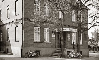 Gutbürgerlich: Die Gaststätte Siekmann/Conradi an der Diebrocker Straße 2 im Jahr 1959. - Kommunalarchiv