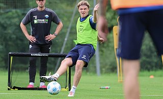 Felix Götze trägt auch im Trainingslager in Tirol vorzugsweise Stirnband. Der SCP-Neuzugang fällt aber vor allem durch seine feine Technik und Übersicht auf. Der 26-Jährige hat in dieser Hinsicht offenbar die gleichen Gene wie Bruder Mario geerbt. - Oliver Krato