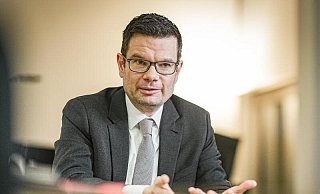 «Die Situation für die betroffene Frau ist schwierig genug - wir dürfen sie nicht noch erschweren»: Bundesjustizminister Marco Buschmann. - Foto: Michael Kappeler/dpa