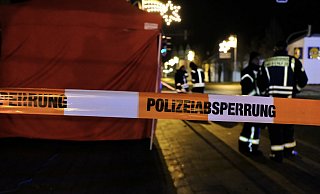 Der Tatort war am Sonntag abgesperrt. Dort, wo sich das Opfer befand, wurde ein Sichtschutzzelt errichtet. - Heike von Schulz