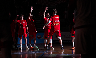 Am 12.04.2025 um 18:30 Uhr empfangen die Gartenzaun24 Baskets Paderborn die EN Baskets Schwelm in ihren heimischen Halle. - Gartenzaun24 Baskets Paderborn
