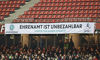 Ehrenamtlich Engagierte gibt es nicht nur im Vereinssport, sondern in vielen verschiedenen Bereichen. - picture alliance / Sportfoto Zink / Daniel Marr