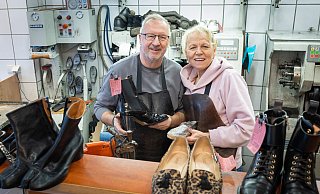 Der Countdown läuft für Myriam und Wolfgang Lubritz. Ende November ist Schluss, eine Ära geht zu Ende. Der Nachfolger wird keine Schuhe mehr reparieren. - Oliver Krato
