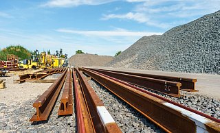 Viel Material - die erste Generalsanierung beginnt - Andreas Arnold/dpa