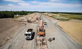 Bauarbeiter errichten die künftige A72 zwischen Leipzig und Chemnitz. - Jan Woitas/dpa