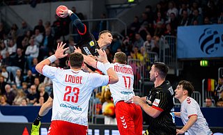 Jannik Kohlbacher (2.v.r.) und Sebastian Heymann fallen für die Handball-WM aus. - Marco Wolf/dpa