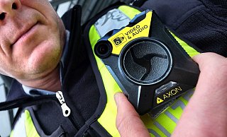 Bei der Polizei gehören Bodycams bereits zum Alltag, auch Ordnungsamtsstreifen sollen möglicherweise damit ausgerüstet werden. - Andreas Frücht