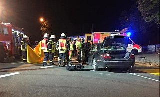 Die Einsatzkräfte vor Ort. - Feuerwehr Vlotho
