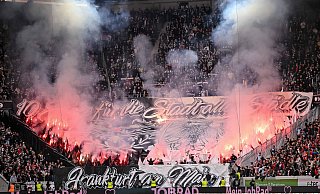 Laut Polizei gibt es einen starken Anstieg bei Verstößen mit Pyrotechnik rings um den Profifußball. - Harry Langer/dpa