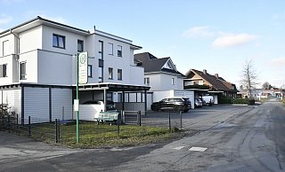 Durch die beiden vorhandenen Mehrfamilienhäuser an der Ecke Westfalenweg (l.) und Östernweg (r.) wird der Bau der beiden Mehrfamilienhäuser rechtlich erst möglich. - Marcus Tschackert