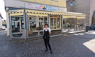 Optimistisch und mutig: Die 46. Eissaison wird wohl für die Familie Chiesurin eine unvergessliche werden. Aufgrund der Einschränkungen, aber noch viel mehr, weil Elisabeth Chiesurin überwältigenden Rückhalt von ihren Kunden erfährt. - Monika Dütmeyer