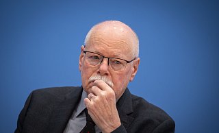Der Vorsitzende der Innenministerkonferenz lehnt eine Absenkung des Alters für Strafmündigkeit ab. - Soeren Stache/dpa