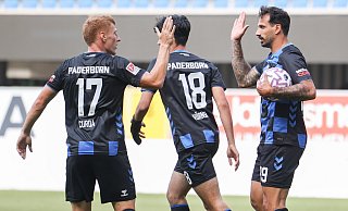 SCP-Stürmer Adriano Grimaldi (r.) klatscht nach seinem 1:2-Anschlusstreffer mit Torvorbereiter Laurin Curda ab. - Oliver Krato SCP-Stürmer Adriano Grimaldi (r.) klatscht nach seinem 1:2-Anschlusstreffer mit Torvorbereiter Laurin Curda ab. - Oliver Krato