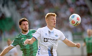 Laurin Curda (r) sorgte für die Vorlage zum 1:0. - Bernd Thissen/dpa