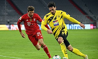 Eine Entscheidung, ob Mats Hummels (r) und Thomas Müller wieder für das DFB-Team nominiert werden, soll erst im Mai gefällt werden. - Foto: Sven Hoppe/dpa-POOL/dpa