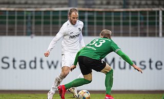 Die Chemie stimmt: Patrick Kurzen (l.) hat seinen Vertrag beim SV Rödinghausen um zwei Jahre verlängert. - Noah Wedel