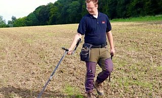Der Mindener Constantin Fried ist schon seit 2016 lizenzierter Sondengänger, das Schloss ist sein bisher größter Fund. - E. de Bourdeaux