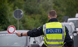 Inzwischen gibt es stationäre Kontrollen an allen deutschen Landgrenzen. - Harald Tittel/dpa