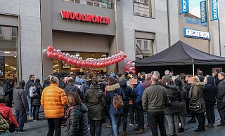 Volle Hütte: Zur Neueröffnung kamen wohl nicht zuletzt wegen Rabatt- und Mitmachaktionen etliche Interessierte. - Andreas Zobe