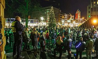 1.000 Corona-Demonstranten zogen jüngst ohne Genehmigung durch Bielefeld. - NW-Archiv