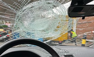 Hätten Sie in diesem Auto gewusst, was vor ihrer Stoßstange passiert? Die Polizei Bielefeld hatte ernste Zweifel. - Polizei