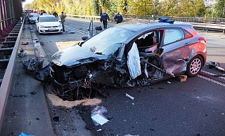 Trümmerfeld B482: In diesen Unfall im November waren acht Autos verwickelt. - Feuerwehr Porta/Michael Horst