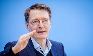 «Wir können es so nicht laufen lassen»: Bundesgesundheitsminister Karl Lauterbach. - Foto: Kay Nietfeld/dpa