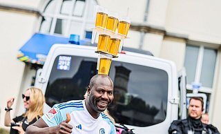 Der Bierpreis bleibt bei den Vereinen der 2. Liga weitgehend stabil - Christoph Reichwein/dpa