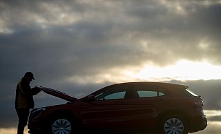 Was ist denn nur los mit Dir? Springt der Wagen nicht an, liegt es oft an einer schlappen Starterbatterie. - Klaus-Dietmar Gabbert/dpa-tmn