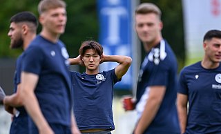 Bekommt Kaito Mizuta (M.), der zuletzt für eine (erfolglose) Vereinssuche freigestellt war, eine zweite Chance bei Arminia Bielefeld? - Teresa Kroeger