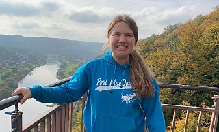 Ayla Thompson am Weserskywalk bei Würgassen. Ein Ort, den sie regelmäßig in den vergangenen zwölf Monaten besucht hat. - privat