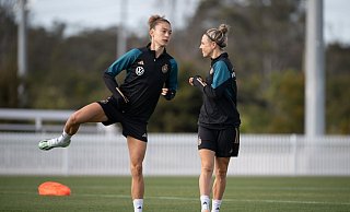Felicitas Rauch (l) fehlt dem DFB gegen Kolumbien. - Sebastian Christoph Gollnow/dpa