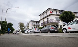 Die Kapellenstraße mit Wohnungslosenhilfe und Sozialem Kaufhaus von SKM. - Niklas Tüns