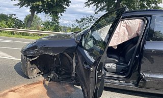 Das linke Vorderrad des Porsches wurde abgerissen. - MT-Foto: Jan Henning Rogge