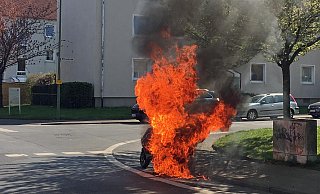 Der Roller brannte lichterloh. - Symbolfoto
