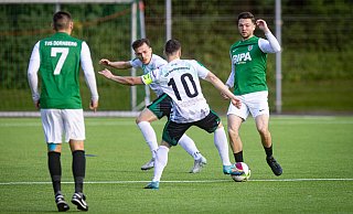 Der TuS Dornberg, hier mit René Schäfer (l.) und Charley Achtereekte im Spiel gegen den TSV Oerlinghausen, steht vor einem dramatischen letzten Spieltag. - Mike-Dennis Müller
