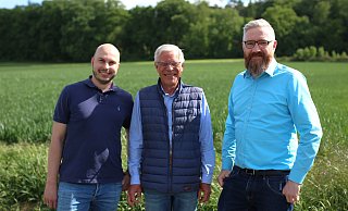 Jakob Giesbrecht (r.) hat seinen Fraktionsvorsitz im Stadtrat abgegeben. Seine Nachfolge übernimmt Günter Frobieter (Mitte), dessen Vertretung Sascha Kramme (l.). - Ilka Gülker