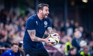 Arminia Bielefelds Cheftrainer Mitch Kniat erwartet, dass seine Profis ihren vollen Fokus auf das Spiel gegen Hannover 96 II legen. - Sarah Jonek