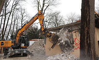 Das Eingangsgebäude der Neuhäuser Freilichtbühne wird abgerissen und neu gebaut. - Holger Kosbab