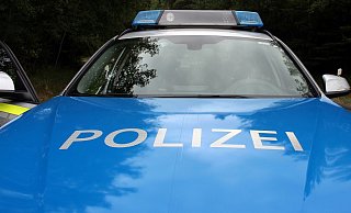 Die Polizei sucht drei junge Männer. - Symbolfoto: Pixabay