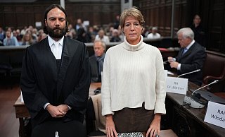 Ingo Bott, der Verteidiger von Christina Block, hat die Aussetzung oder Unterbrechung des Prozesses beantragt, woraufhin das Gericht fünf Verhandlungstermine aufgehoben hat. - Marcus Brandt/dpa-Pool/dpa