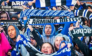 Arminia Bielefelds Fans haben trotz Regen und vier Gegentoren alles für die Mannschaft gegeben. Zum Lohn gab es noch zwei Tore für den DSC. - Sarah Jonek