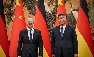 Chinas Präsident Xi Jinping (r) empfängt Bundeskanzler Olaf Scholz. - Kay Nietfeld/dpa Pool/dpa