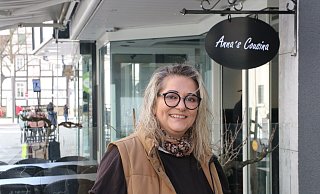Der Name ist Programm: "Anna's Cousina" bedeutet übersetzt "Anna's Küche". Chefin Anna Karavou freut sich auf alte und neue Gesichter. - Claus Frickemeier