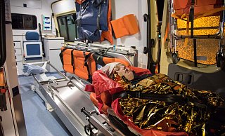 Der Täter schlug auf den Bielefelder so massiv ein, dass der 28-Jährige mit schweren Gesichtsverletzungen ins Krankenhaus gebracht werden musste. - Sybolfoto: Felix Breneke Der Täter schlug auf den Bielefelder so massiv ein, dass der 28-Jährige mit schweren Gesichtsverletzungen ins Krankenhaus gebracht werden musste. - Sybolfoto: Felix Breneke