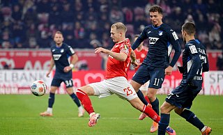 Hanche-Olsen köpfte ins eigene Tor. - Torsten Silz/dpa