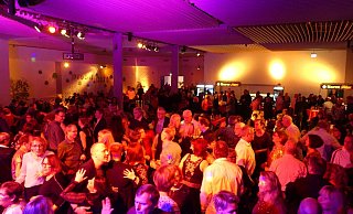 Das waren noch Zeiten: Zum Jahreswechsel 2019/2020 war die Silvesterparty in der Werretalhalle ausverkauft. - M+S Veranstaltungen