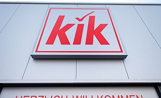 Kik betreibt in 14 Ländern rund 4.200 Filialen. Die meisten arbeiten profitabel, sagt das Unternehmen. Die unrentablen sollen geschlossen werden. (Symbolbild) - Guido Kirchner/dpa