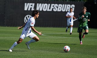 Mika Baur agierte im Test gegen Wolfsburg in der ungewohnten Sechserrolle und machte dabei eine gute Figur. - SC Paderborn 07 Mika Baur agierte im Test gegen Wolfsburg in der ungewohnten Sechserrolle und machte dabei eine gute Figur. - SC Paderborn 07